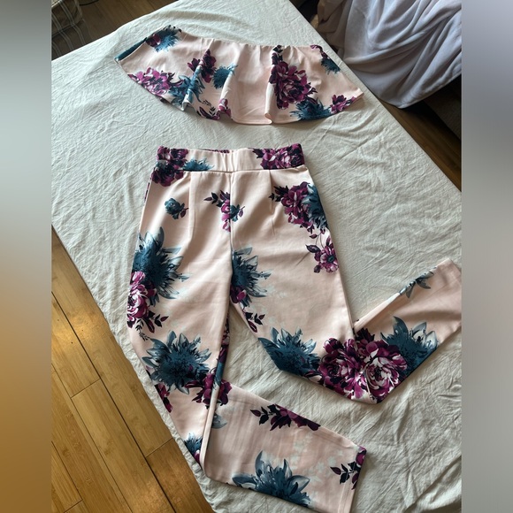 Cropped top and mid rise pant set by Solaris - Picture 6 of 11